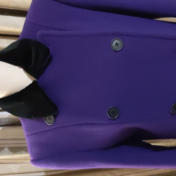 Vintage Christian Dior Purple Wool Coat with Black Velvet Collar, size 6 - Picture 2 of 10